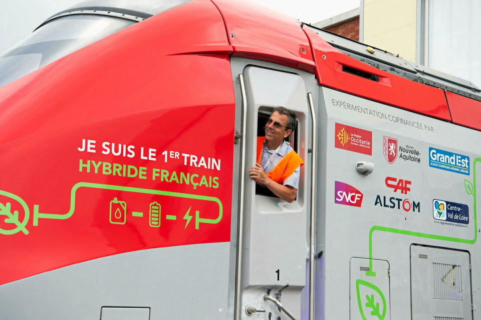 Les syndicats ont jusqu'au 4 juin pour répondre à la direction de la SNCF qui a proposé une prime de 95 euros par jour plafonnée à 1 900 euros pour les cheminots travaillant pendant les JO.  - Credit:ANDBZ / ANDBZ/ABACA