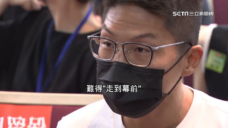 陳時中的兒子陳思元透露雖然不捨父親勞累，但仍全力支持他。