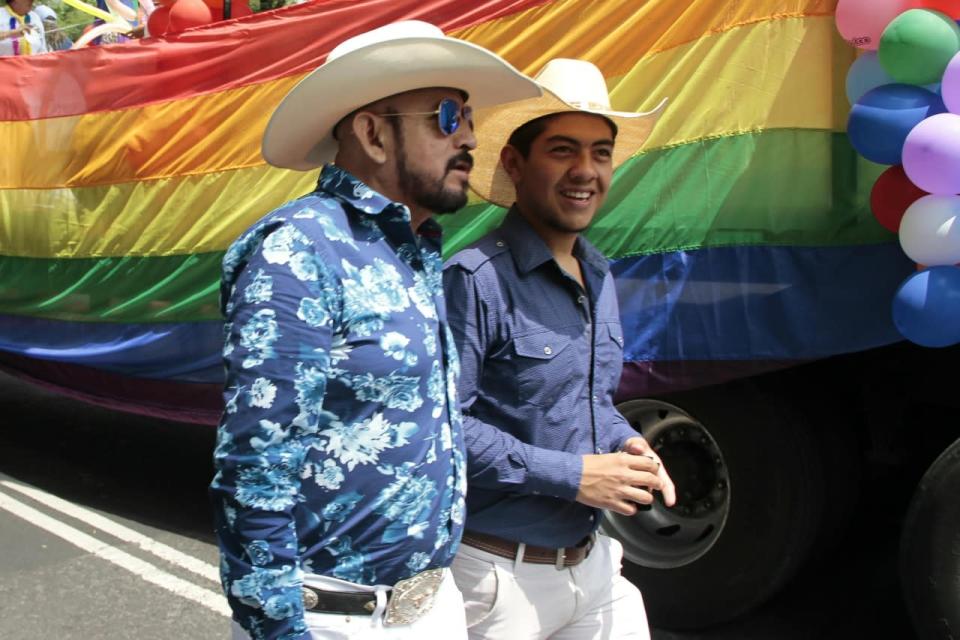 Esta mujer transexual, que lleva años en la lucha, sí se congratuló por la decisión de Peña Nieto: “Eso habla de un desarrollo a nivel social, mundial y de comprensión. De vive y deja vivir, de amor y paz. De todo lo que hace que el mundo sea bello”.