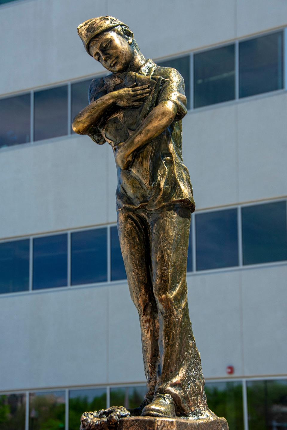 Miss by Xu Long Hua. Sioux Falls SculptureWalk 2022.