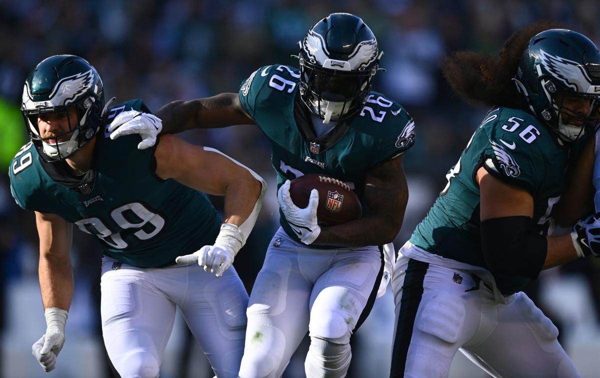 NFL on Prime - The undefeated Eagles take on Houston 