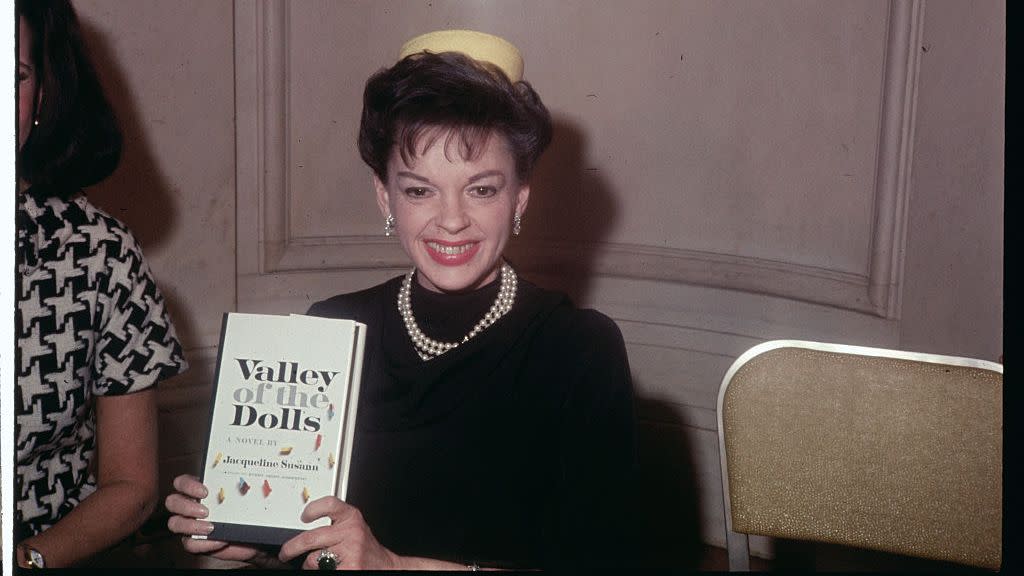 judy garland showing her book