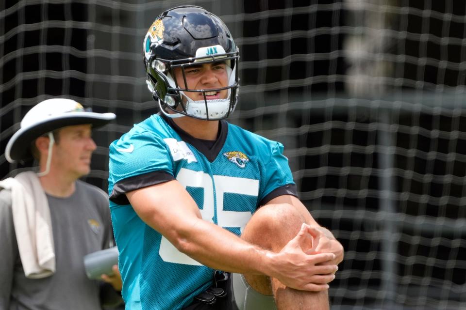 Jacksonville Jaguars tight end Brenton Strange (85) warms up during an NFL football rookie camp, Friday, May 12, 2023, in Jacksonville, Fla. (AP Photo/John Raoux)