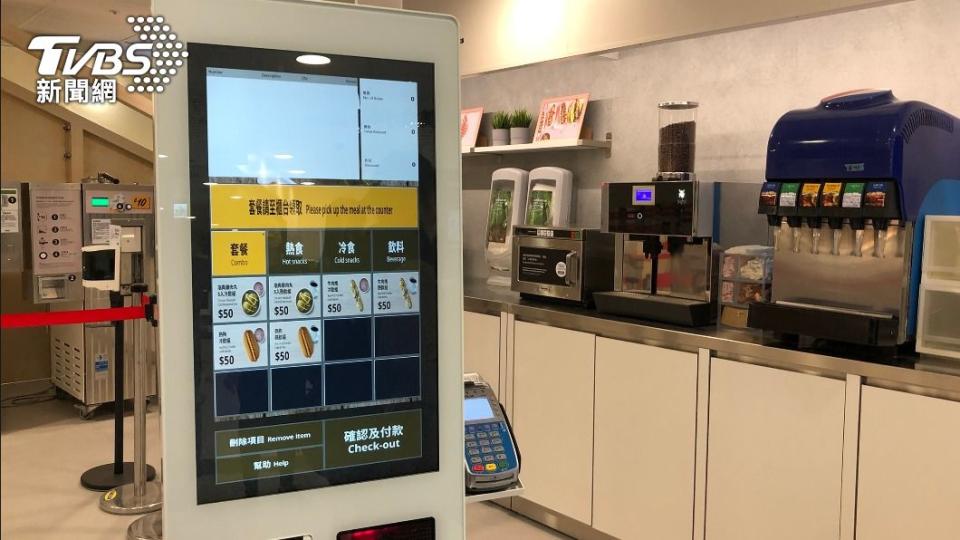 IKEA美食小站首度推出自助結帳機。（圖／TVBS）