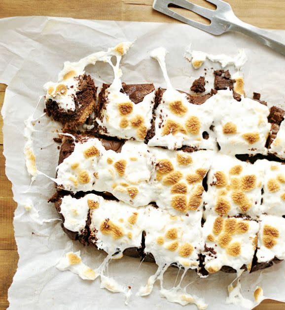 <strong>Get the <a href="http://www.somethingswanky.com/slow-cooker-smores-brownies/" target="_blank">Slow Cooker S'mores Brownies recipe</a> from Something Swanky</strong>