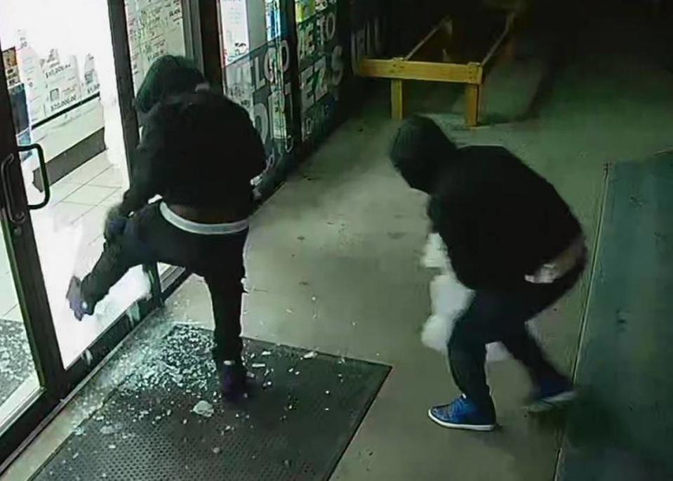 Bradenton Police screen captured the Shell store’s security footage.