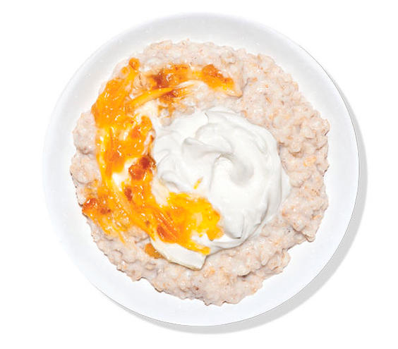 Oatmeal With Yogurt and Marmalade