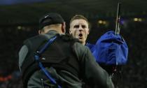 Football - Leicester City v Manchester United - Barclays Premier League - King Power Stadium - 28/11/15 Jamie Vardy celebrates scoring the first goal for Leicester City and breaking a record after scoring in eleven consecutive Premier League games Action Images via Reuters / John Sibley Livepic