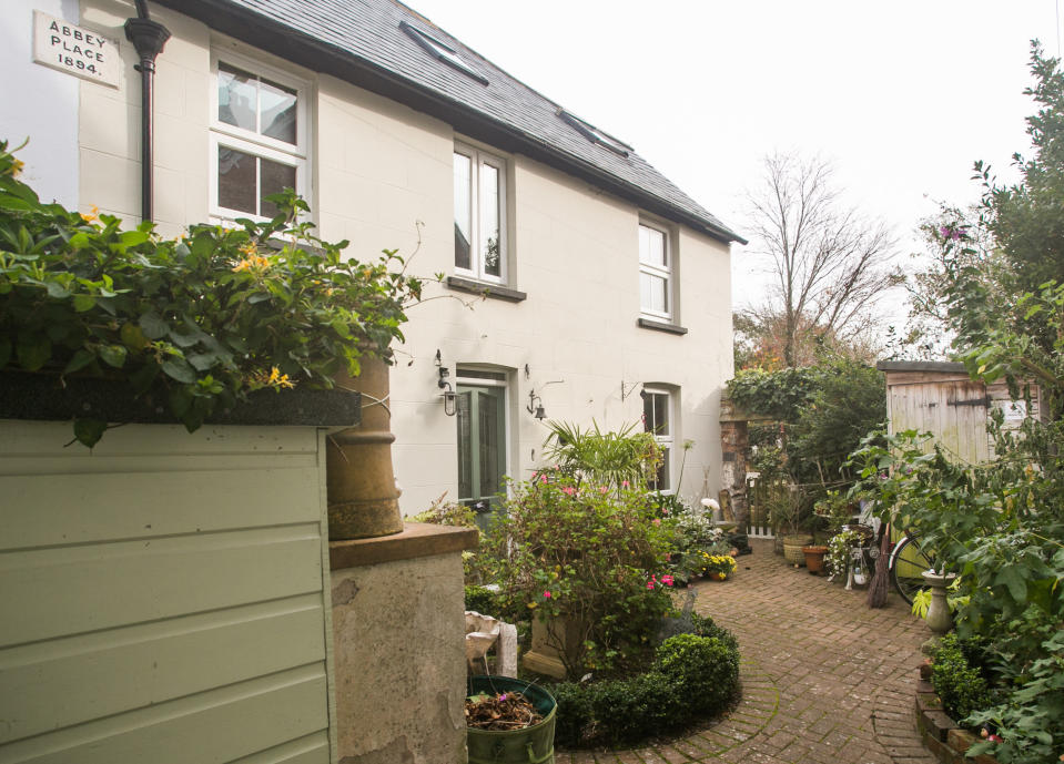 Mary De Jong's home in Topsham, Devon, where she shared a courtyard with Stephen Johnston. (SWNS)