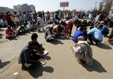 Demonstrators from the Jat community eat as they block the Delhi-Haryana national highway during a protest in New Delhi, India, February 21, 2016. REUTERS/Adnan Abidi