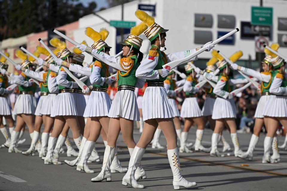 北一女中樂儀旗隊睽違18年再度參加美國玫瑰花車遊行。（AP）