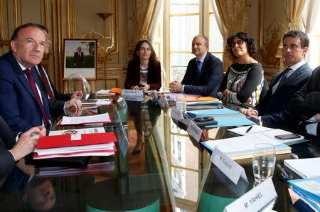 French Prime Minister Manuel Valls (R) and Labour Minister Myriam El Khomri (2ndR) attend a meeting with French employer's body MEDEF union leader Pierre Gattaz (L) about French labour law reforms at the Hotel Matignon in Paris, France, June 30, 2016. REUTERS/Jacky Naegelen