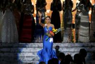 Miss Philippines Pia Alonzo Wurtzbach waves after it was announced that she won the 2015 Miss Universe Pageant in Las Vegas, Nevada December 20, 2015. Miss Colombia was originally announced as the winner but host Steve Harvey made a mistake, show officials said. REUTERS/Steve Marcus ATTENTION EDITORS - FOR EDITORIAL USE ONLY. NOT FOR SALE FOR MARKETING OR ADVERTISING CAMPAIGNS