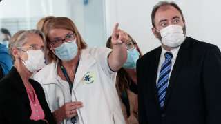 French Prime Minister Elisabeth Borne and Health and Prevention Minister Brigitte Bourguignon (L) and Francois Braun (R), the President of the SAMU emergency services visit Rene-Dubos hospital in Pontoise, north-west Paris on July 1, 2022. (Photo by Geoffroy VAN DER HASSELT / POOL / AFP)