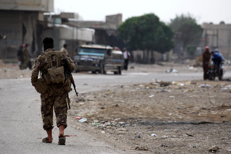 Protürkischer Milizionär bei Serêkaniyê (Bild: Reuters/Aboud Hamam)