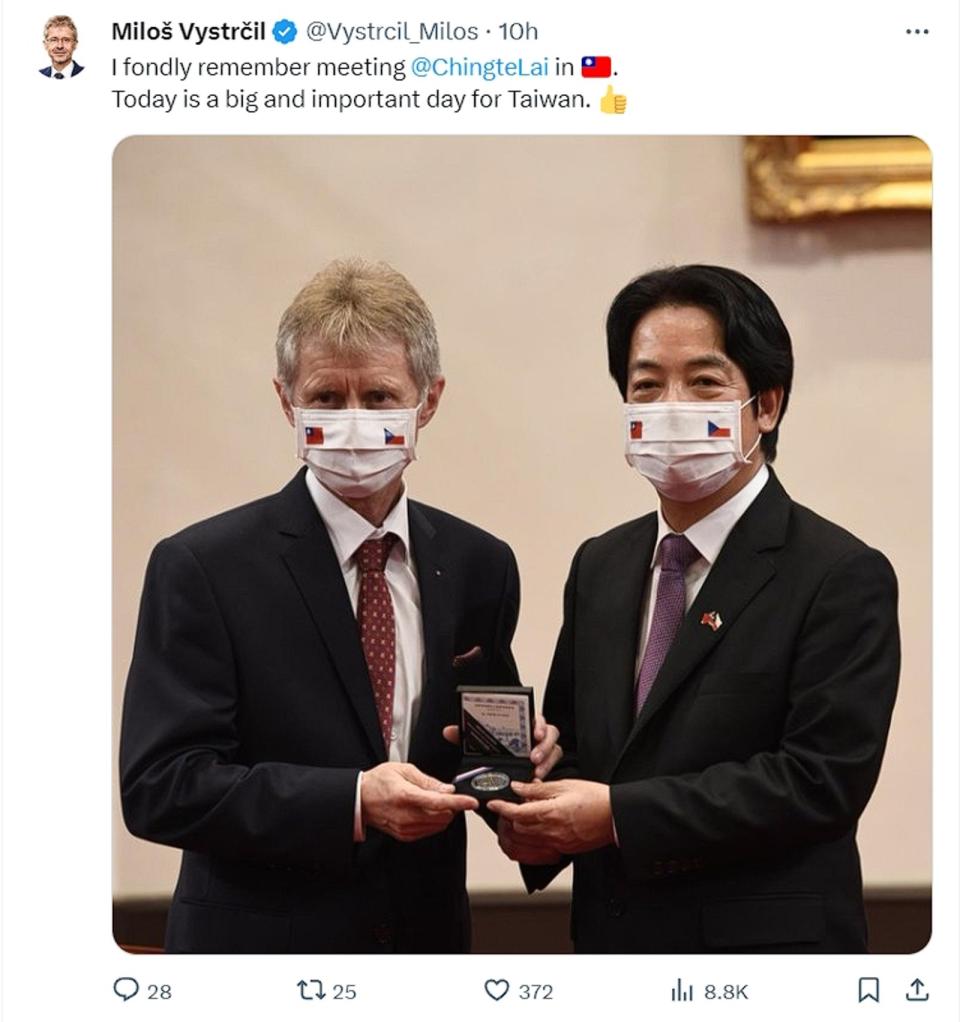 捷克眾議長韋德齊發出與賴清德的合照，表示這一天是台灣的大日子。（翻攝自X）