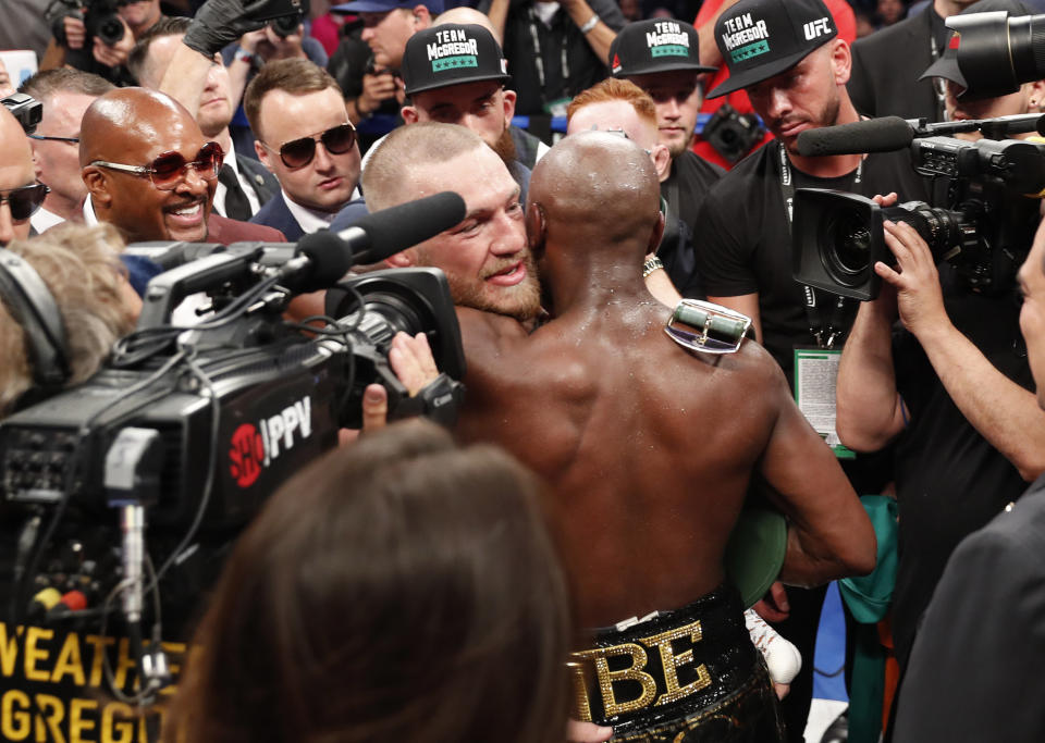 Boxing - Floyd Mayweather Jr. vs Conor McGregor - Las Vegas, USA - August 26, 2017  Floyd Mayweather Jr. hugs Conor McGregor after winning the fight REUTERS/Steve Marcus