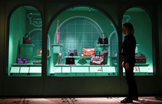 Churchill's Despatch Box to Sarah Jessica Parker's Fendi: a Handbag  Exhibition Opens in London - News18
