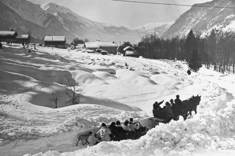 <p>Those competing in the bobsleigh event were brought to the starting point by horse-drawn sleigh. </p>