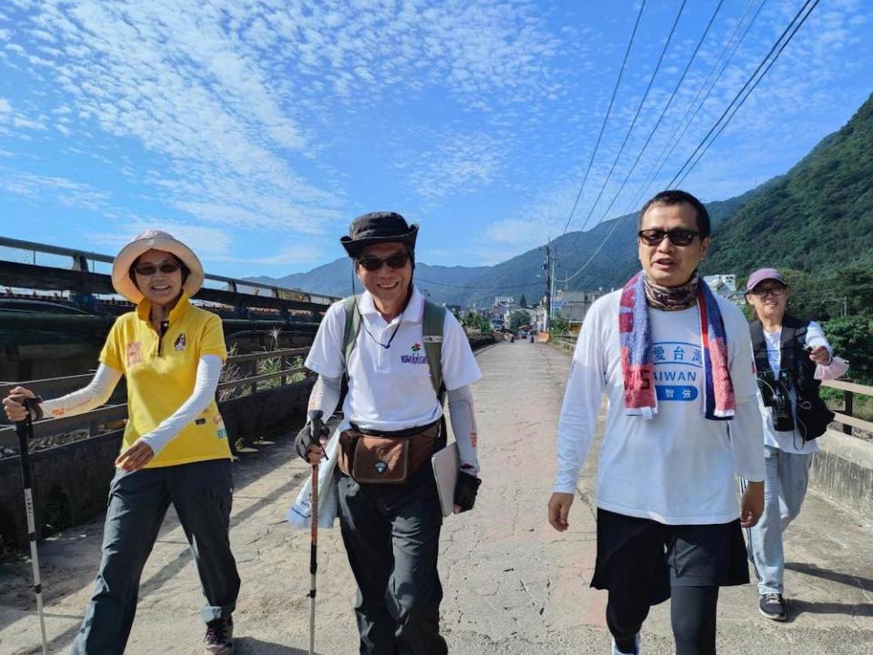 前台北市議員、前總統府副秘書長羅智強進行台灣環島之行。