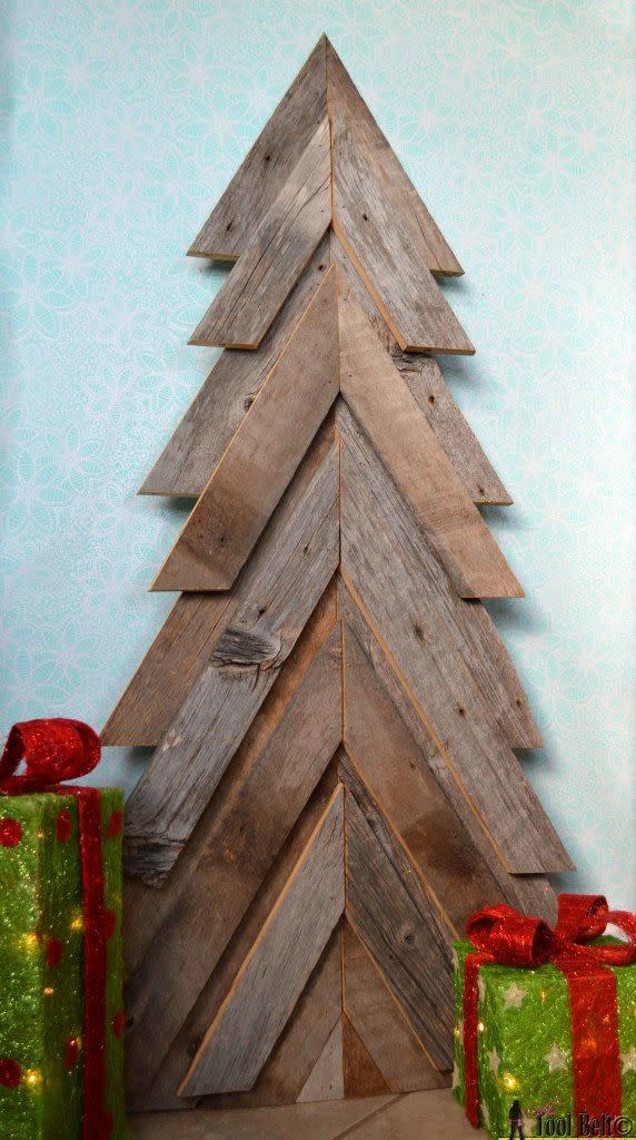 7) Rustic Christmas Tree