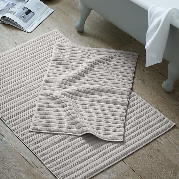 <p><a href="https://go.redirectingat.com?id=74968X1596630&url=https%3A%2F%2Fwww.thewhitecompany.com%2Fus%2FRib-Hydrocotton-Bath-Mat%2Fp%2Fhydrocotton-bath-mat%3Fswatch%3DPearl%2BGray&sref=https%3A%2F%2Fwww.townandcountrymag.com%2Fstyle%2Fhome-decor%2Fg43358814%2Fbest-luxury-bath-mats%2F" rel="nofollow noopener" target="_blank" data-ylk="slk:Shop Now;elm:context_link;itc:0;sec:content-canvas" class="link rapid-noclick-resp">Shop Now</a></p><p>Rib Hydrocotton Bath Mat</p><p>thewhitecompany.com</p><p>$55.00</p><span class="copyright">The White Company</span>