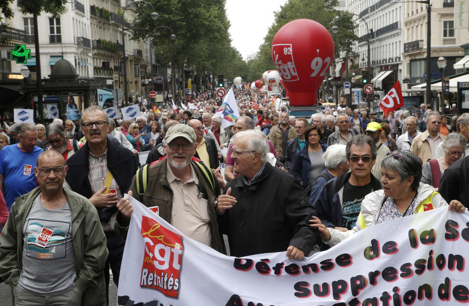 <strong>Mujeres:</strong> 27,6 años <br><strong>Hombres:</strong> 23,6 años<br><strong>Edad de jubilación:</strong> 62 años <br><br> Foto: AP Photo/Michel Euler