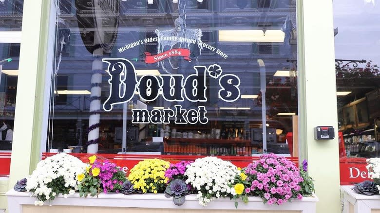 Doud's Market window front