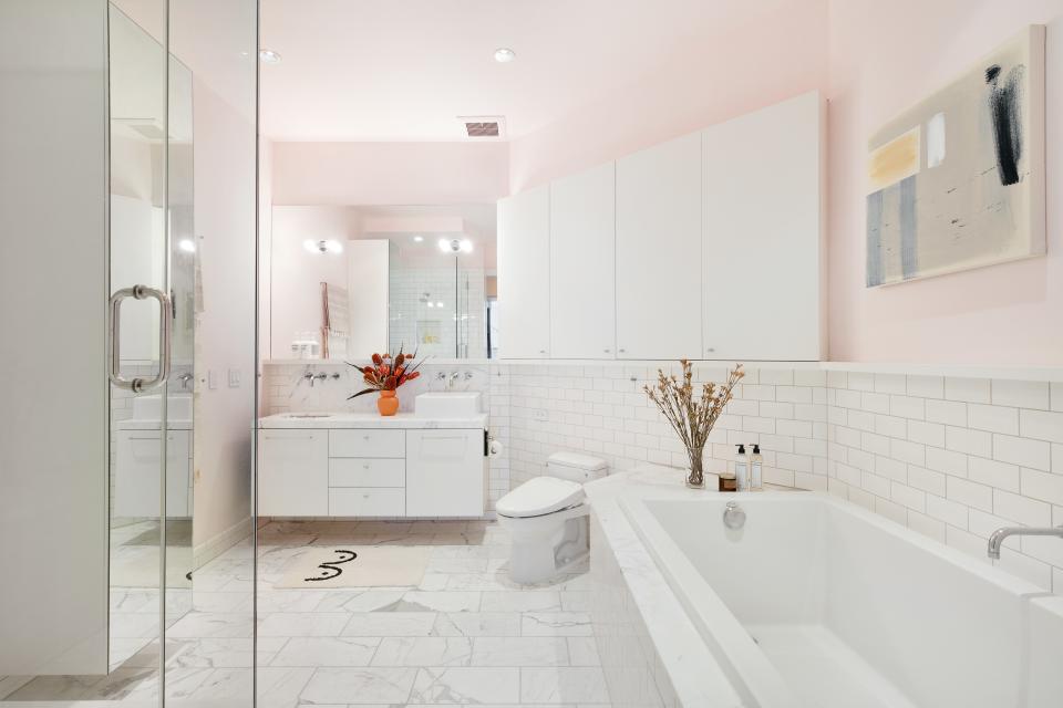 The bathroom in Lena Dunham's former Williamsburg condominium.