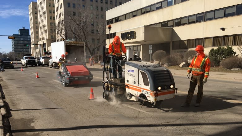 City gets rolling on Edmonton's first dedicated bike lanes