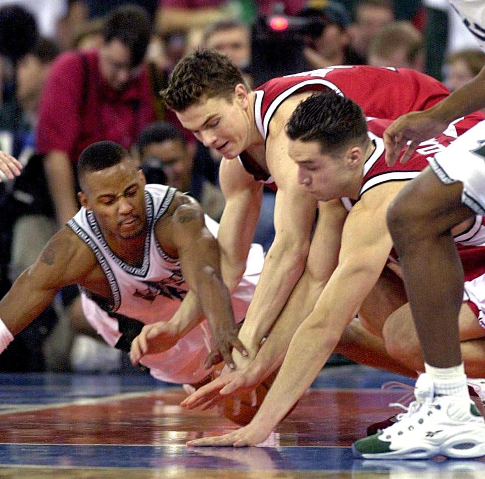 Michigan State’s Morris Peterson(left) dives and competes with Wisconsin’s Kirk Penney(center) and Andy Kowske in the second half of their game at the RCA dome in Indianapolis April 1, 2000. Credit: Morris Peterson