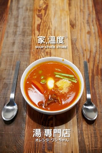 【台中散策食記】家 溫度 湯專門店 公正路 向上市場│西區：隱藏傳統市場邊的日常湯品專賣店～牛肋條燉湯 好菇豬軟骨湯 墨西哥辣肉湯中西式特色各具好喝推薦！秋冬來碗暖呼呼的好湯！(建議可至美村路 公益路或忠明南路尋找停車位)