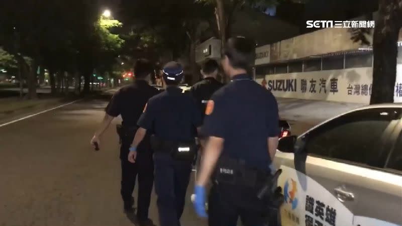 警方將3人帶回警局偵辦。