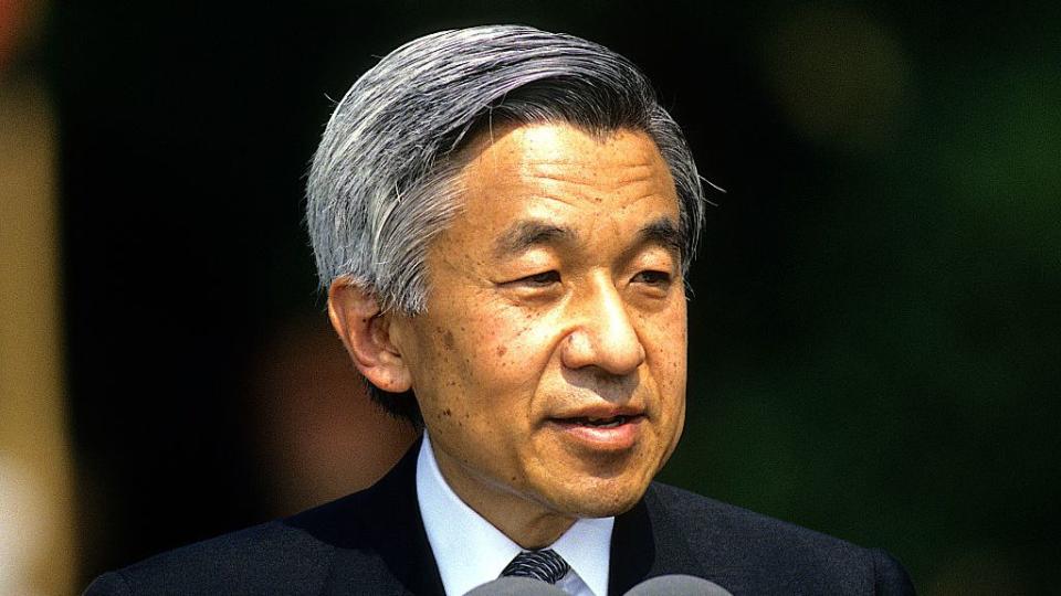 japanese emperor akihito visits the white house