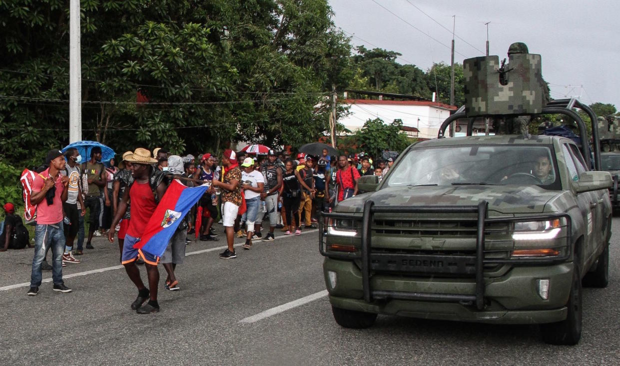 Dispersión de caravanas es para cuidar a los migrantes: AMLO