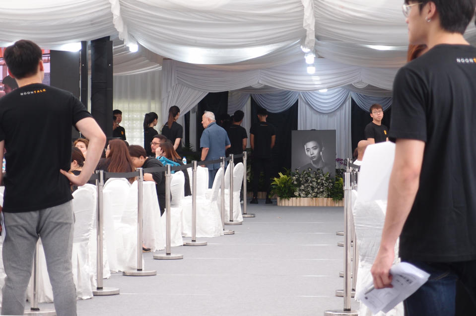 Hundreds of people turned up to pay their respects at the wake of late actor Aloysius Pang at Blk 82A MacPherson Lane on 26 January, 2019. (PHOTO: Wong Casandra/Yahoo News Singapore)