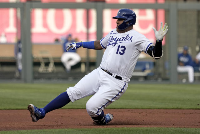 Royals-Brewers: Salvador Perez scratched for blurry vision