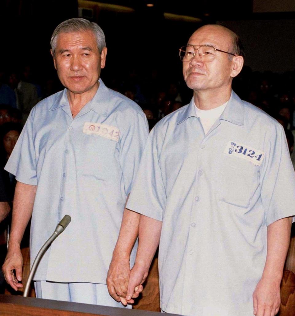 File photo taken on 26 August 1996 shows former South Korean president Chun Doo-hwan and his successor Roh Tae-woo (L) who were sentenced life in jail for mutiny, treason and bribery (Reuters)