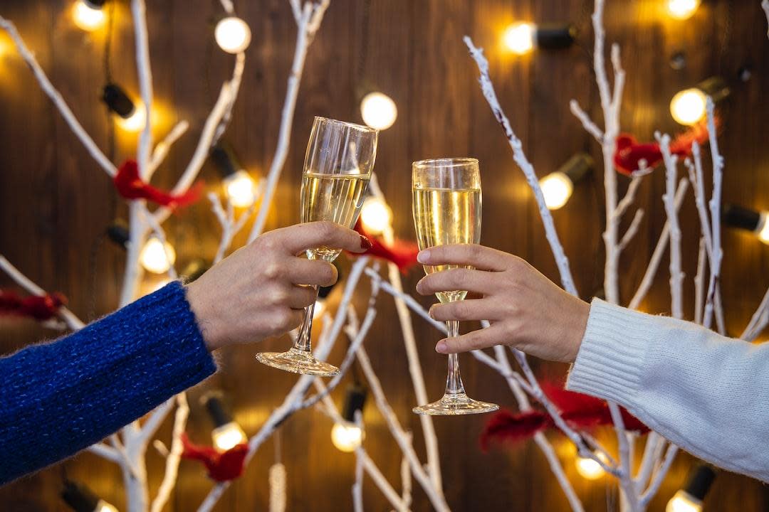 Alcohol is a common theme at holiday events. So how can you avoid drinking too much? (Photo via Getty Images)