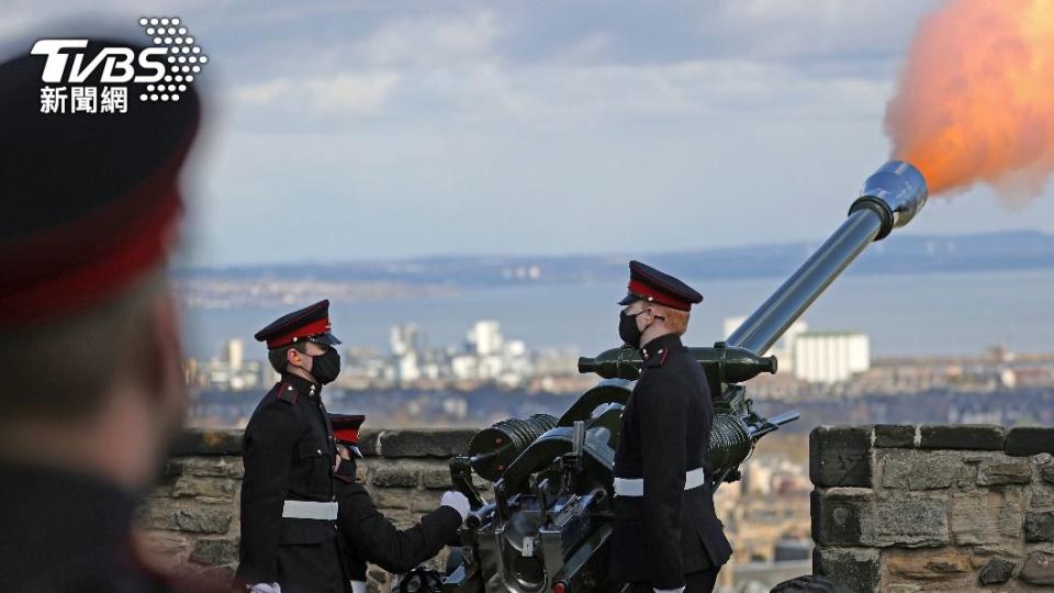 英國軍方將於全國各地發射禮砲，向已逝女王致敬。（示意圖／達志影像美聯社）