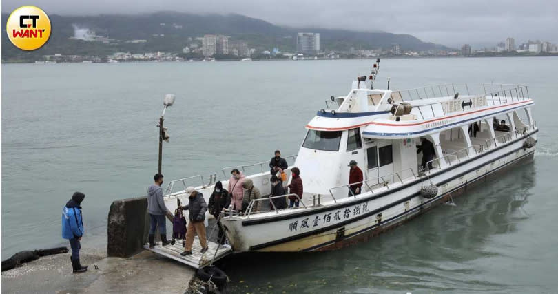 來往淡水、八里渡船的「順風航業」，由鴨鴨父親張顯光一手創立，但目前家業由鴨鴨的大哥一手打理。（圖／林士傑攝）