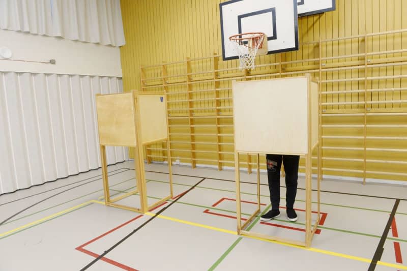 A man votes in the presidential elections at the Friisila school. Mikko Stig//dpa