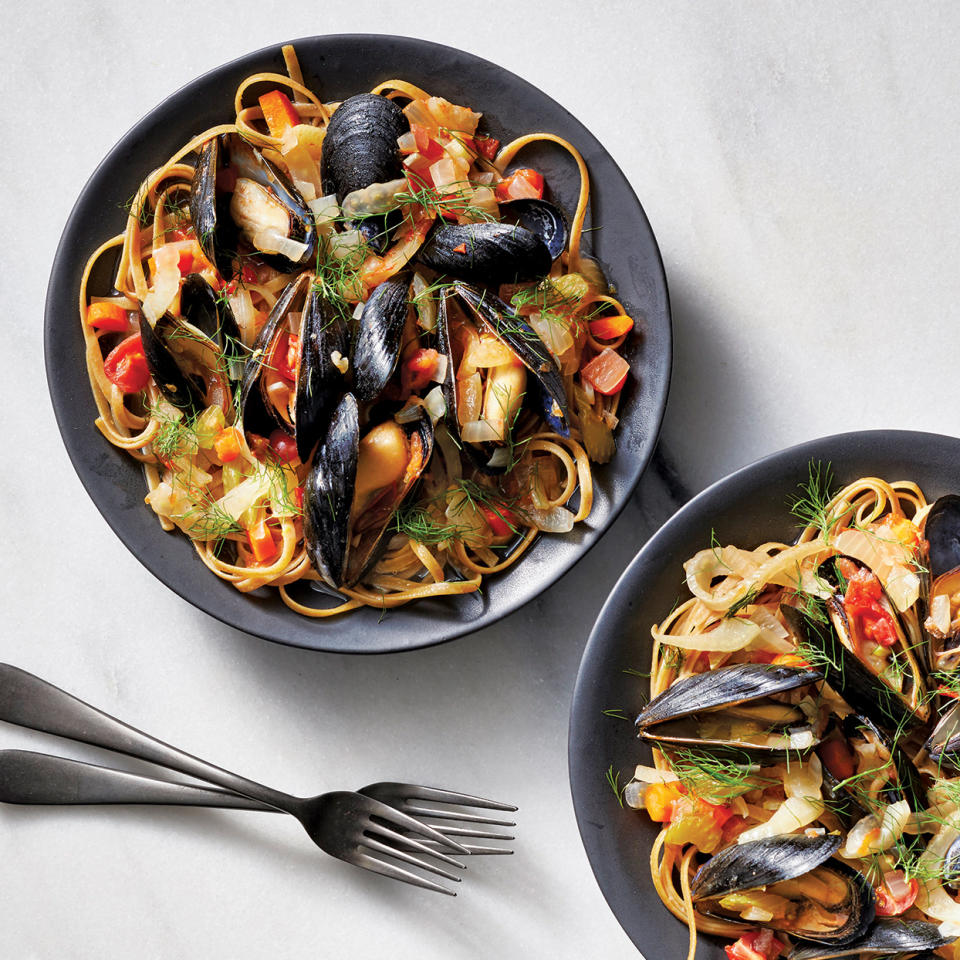 Slow-Cooker Spicy Mussels in Tomato-Fennel Ragu