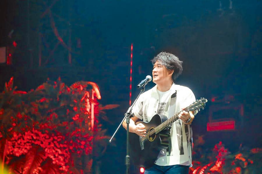 周華健昨晚首度在超犀利趴開唱。（相信音樂提供）