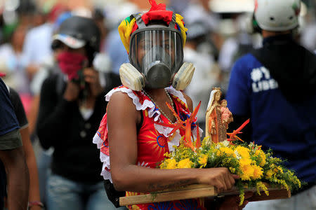 Opposition supporters rally against Venezuela's President Nicolas Maduro in Caracas, Venezuela, May 31, 2017. REUTERS/Christian Veron