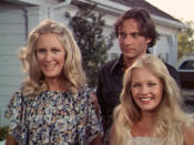 <b>Joan Van Ark</b><br><br>Dans <em><b>Dallas</b></em>, puis dans <em><b>Côte Ouest</b></em>, elle était Valene, la femme de Gary, le deuxième fils Ewing, et la mère de la petite Lucy.