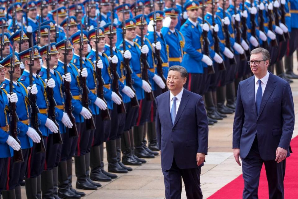 2024年5月8日，塞爾維亞總統武契奇（Aleksandar Vucic）在首都貝爾格勒熱情接待中國國家主席習近平，雙方並簽署文件。美聯社