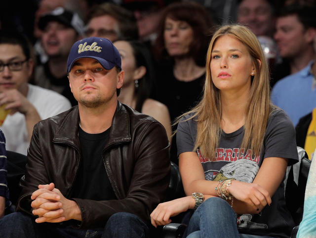 LOS ANGELES, CA - JANUARY 18:  Leonardo DiCaprio (L) and Bar Refaeli (R)  attend a game between the Orlando Magic and the Los Angeles Lakers at Staples Center on January on January 18, 2010 in Los Angeles, California.  (Photo by Noel Vasquez/Getty Images)