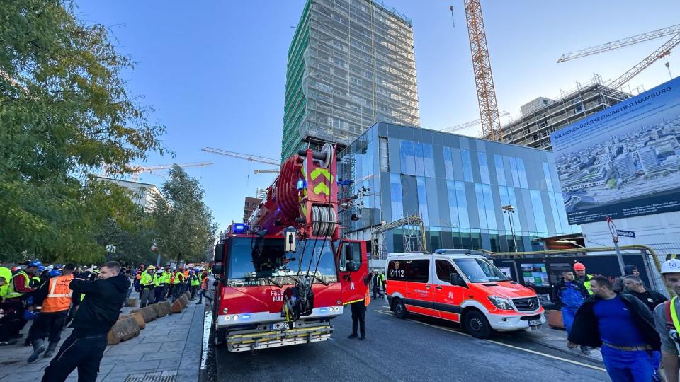 Der tödliche Unfall ereignete sich im Hamburger Überseequartier. (Bild: Steven Hutchings/dpa)