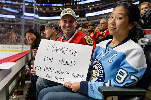 CHICAGO, IL – MARCH 01: A recently married Blackhawks fan and Penguins fan hold a sign during an NHL hockey game between the Pittsburgh Penguins and the Chicago Blackhawks on March 01, 2017, at the United Center in Chicago, IL. (Photo By Daniel Bartel/Icon Sportswire via Getty Images)